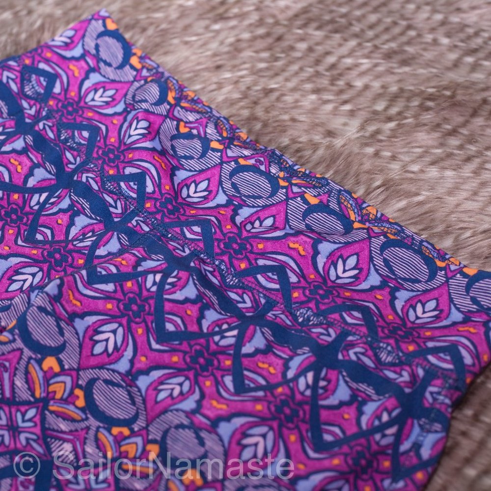 Mossimo Mid Rise Patterned Yoga Pants - Picture 4 of 5